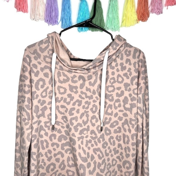 Peyton Jensen Pink Gray Leopard Pull Over Hooded Sweatshirt Size Small - Picture 5 of 15